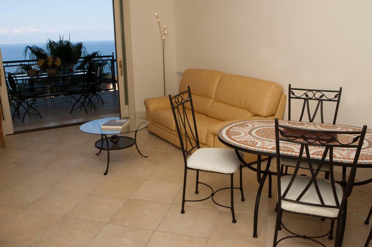 Taormina Seaview Apartment - Taormina Holidays מראה חיצוני תמונה